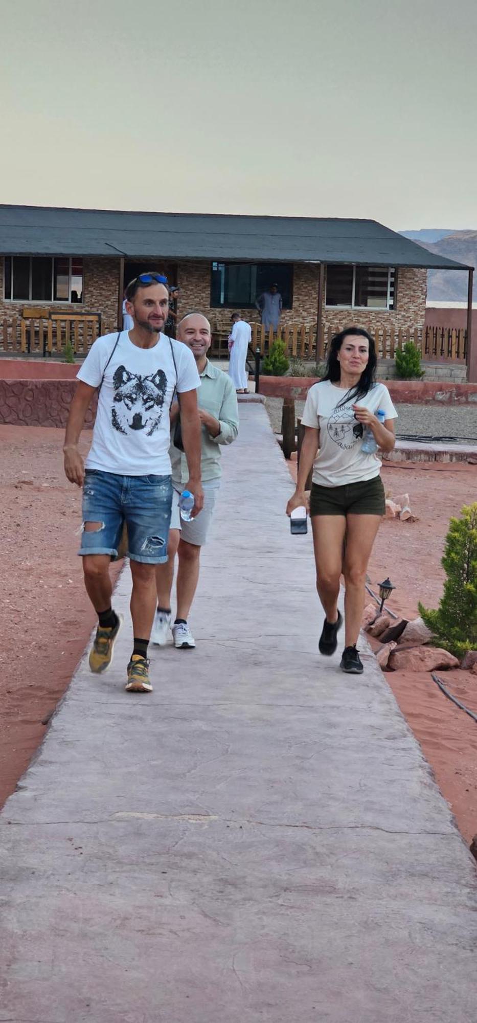 Titanic Camp Bed & Breakfast Wadi Rum Luaran gambar